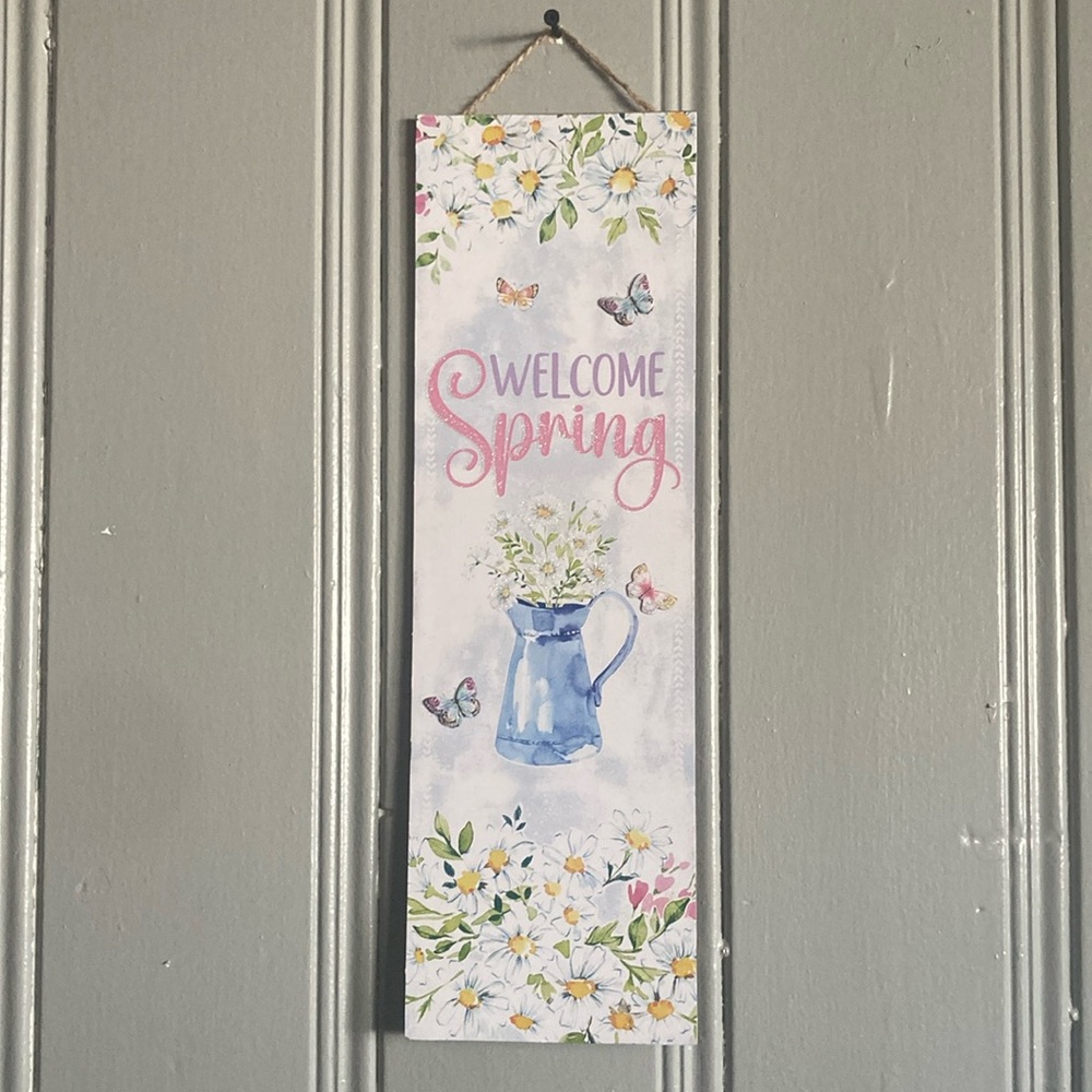 NWT- Beautiful- Glittered- Welcome Spring- Flowers & Butterflies 🦋- Decor Sign